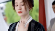 李小冉是越来越大,岁月如歌，美丽渐长